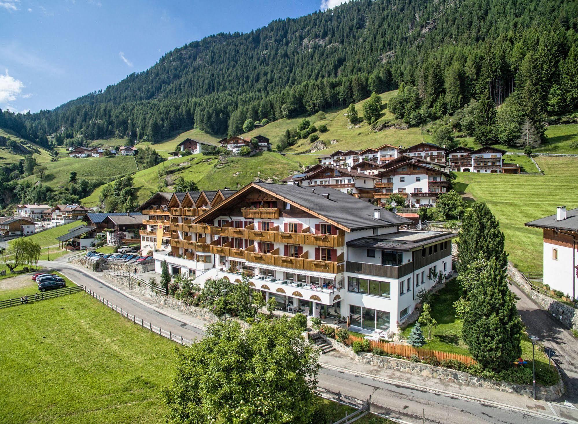 Hotel Alpenland Moso Luaran gambar